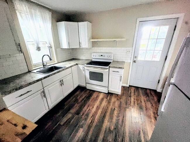 Kitchen - 529 S Main St