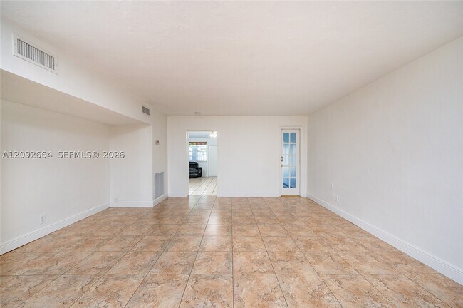 Foto del edificio - 1345 W 71st St