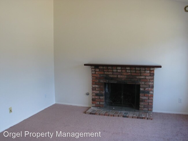 Building Photo - 3 br, 2 bath House - 10001 E. Glendon Circle