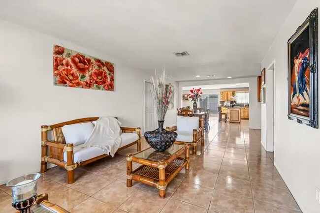 Foto del edificio - 2255 Ingrid Ave