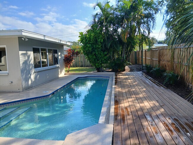 Building Photo - 5682 45th Ave N