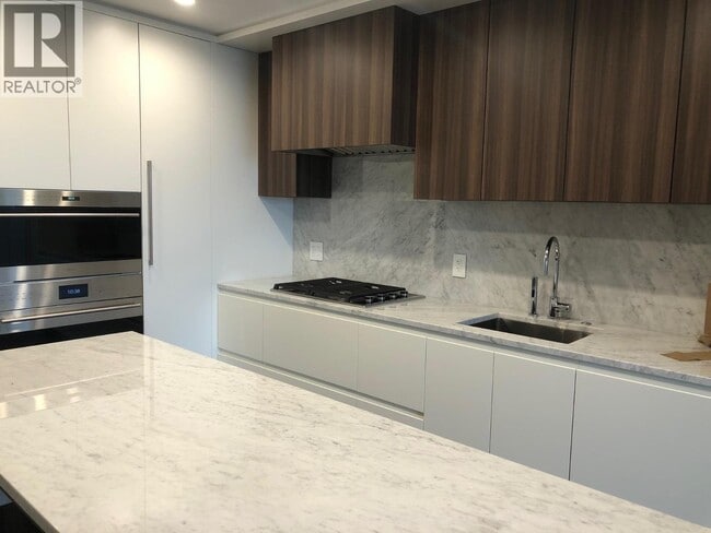 Building Photo - 7418 Paulson St