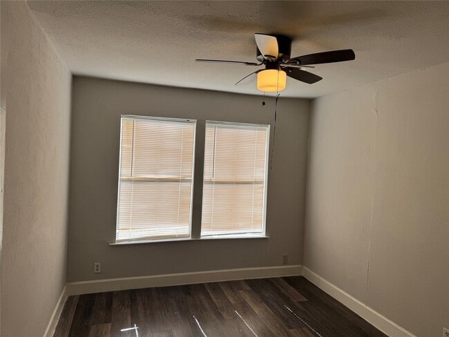 Building Photo - 4511 S Main St