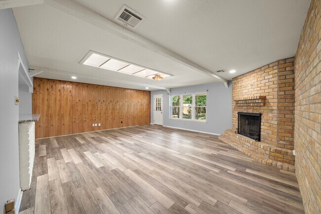 Building Photo - 7014 Woodfern Dr