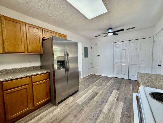Foto del edificio - 3042 Tiffany Ln