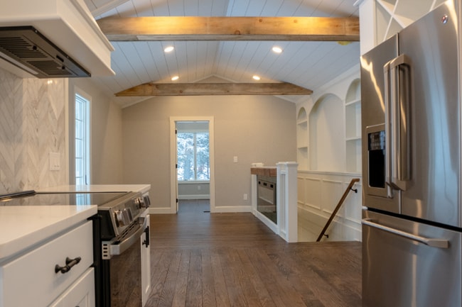 Building Photo - 497 Springfield St