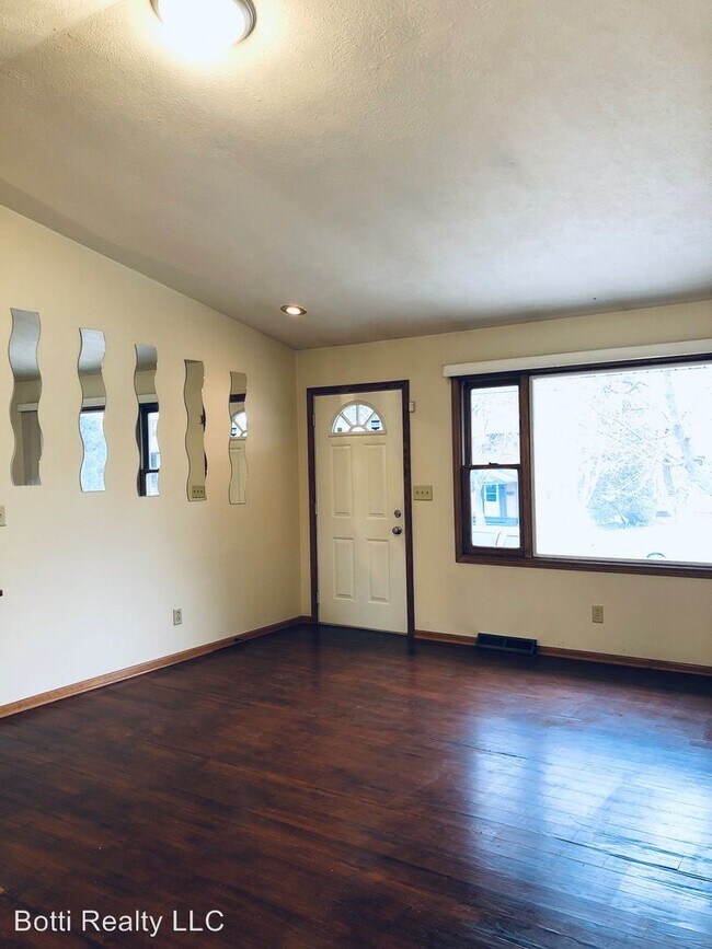 Foto del edificio - 3 br, 2 bath House - 220 S. Gardiner Ave