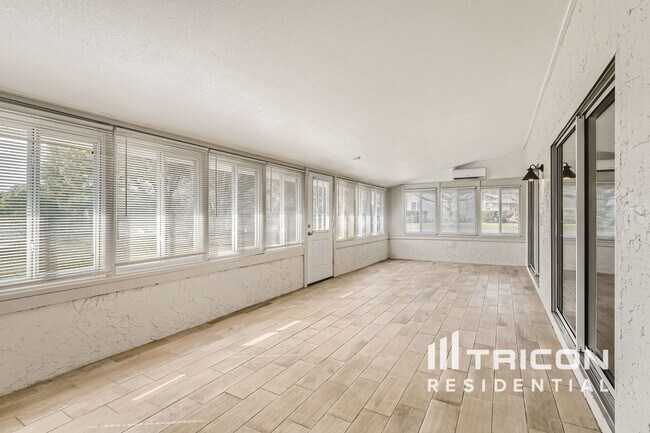 Building Photo - 5119 Bernadette Dr