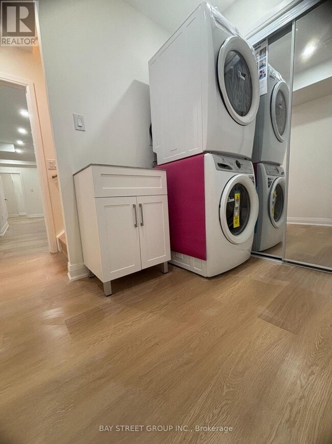 Photo du bâtiment - 115B Bond Crescent