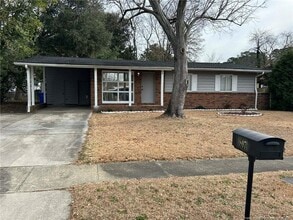 Building Photo - 807 Berwick Dr