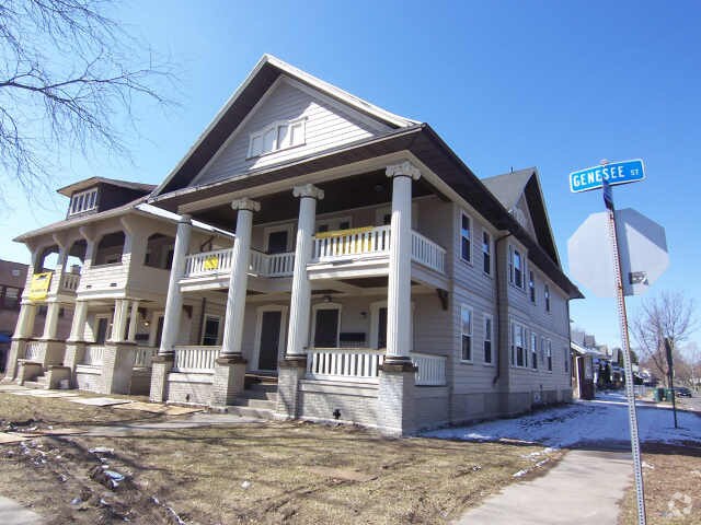 Building Photo - 733 Genesse St