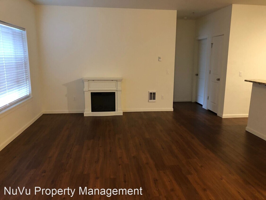 Foto principal - 1065 W Rustic Lodge Dr
