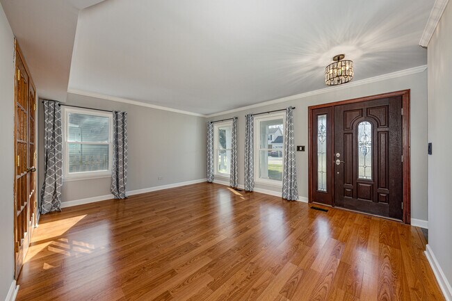 Building Photo - 617 Lakewood Farms Dr