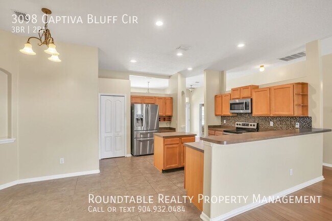Foto del edificio - 3 bedroom 2 bath home with fully fenced ba...