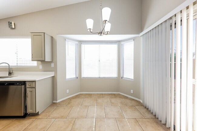 Foto del edificio - 11027 N 59th Dr