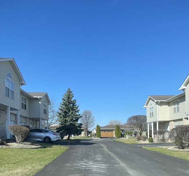 Building Photo - 18045 Vista Dr