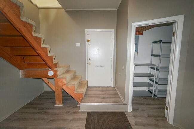 Foyer - Belmont