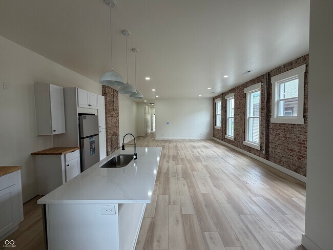 Foto del edificio - 2701 N College Ave