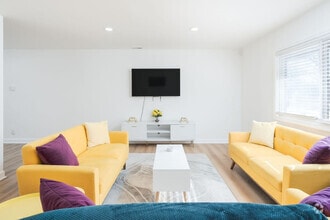 Building Photo - 8744 Montery Ct