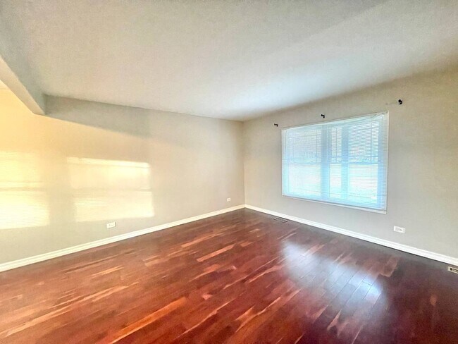 Building Photo - 1410 River Oak Dr