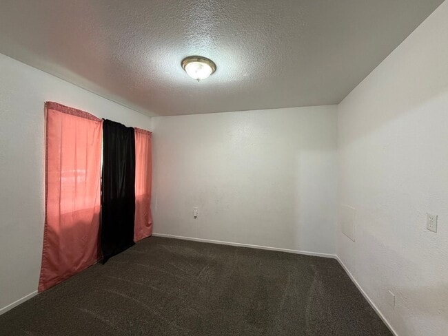Building Photo - 1440 Nancy St