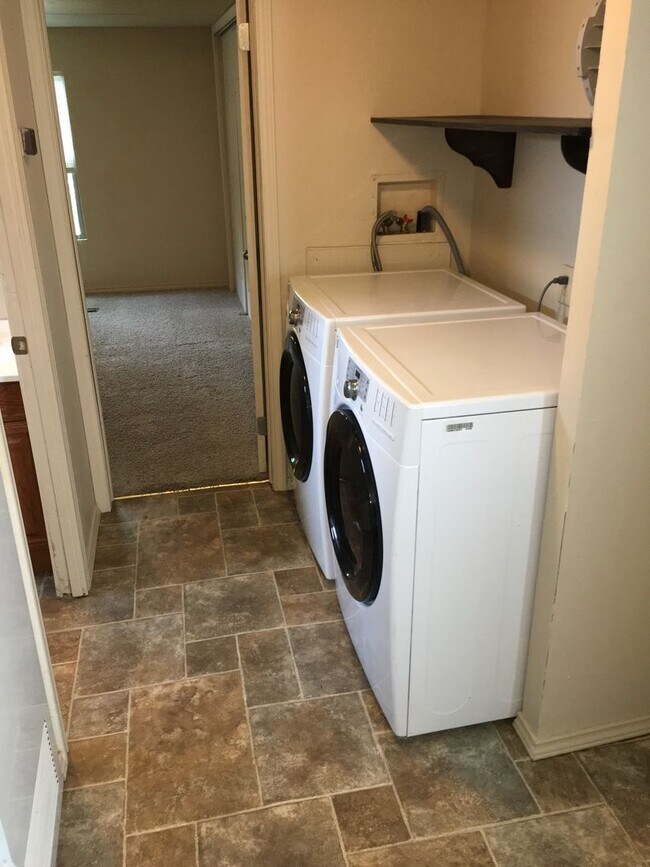 Foto del edificio - 2918 SW J Ave Mobile Home