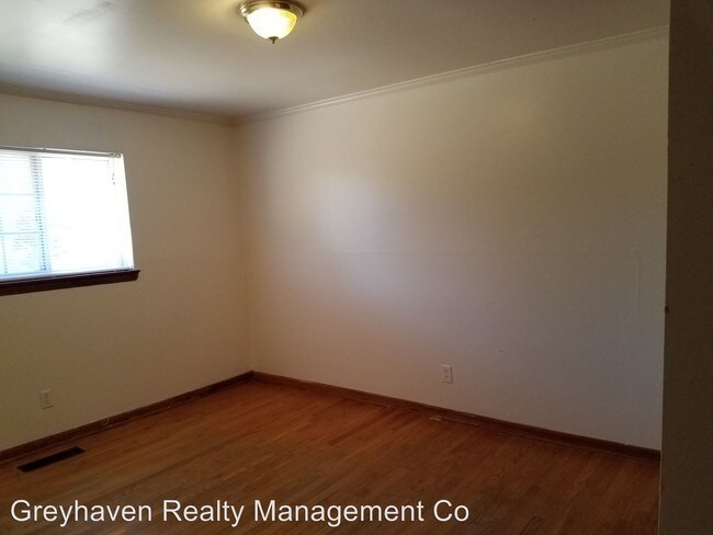 Building Photo - 4944 Sarasota Dr