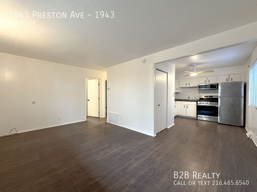 Foto principal - Charming 2-Bedroom Rental with Ample Storage