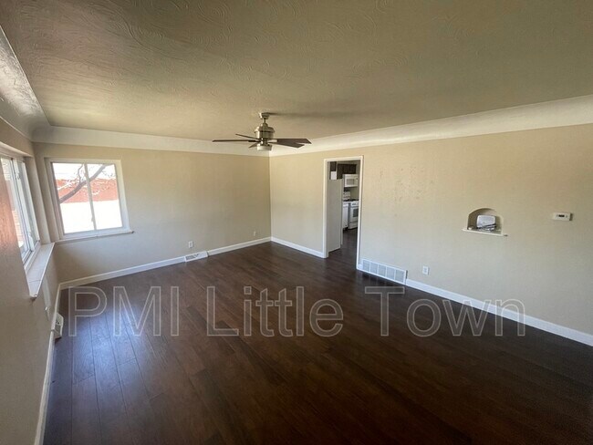 Foto del edificio - 652 Cody St