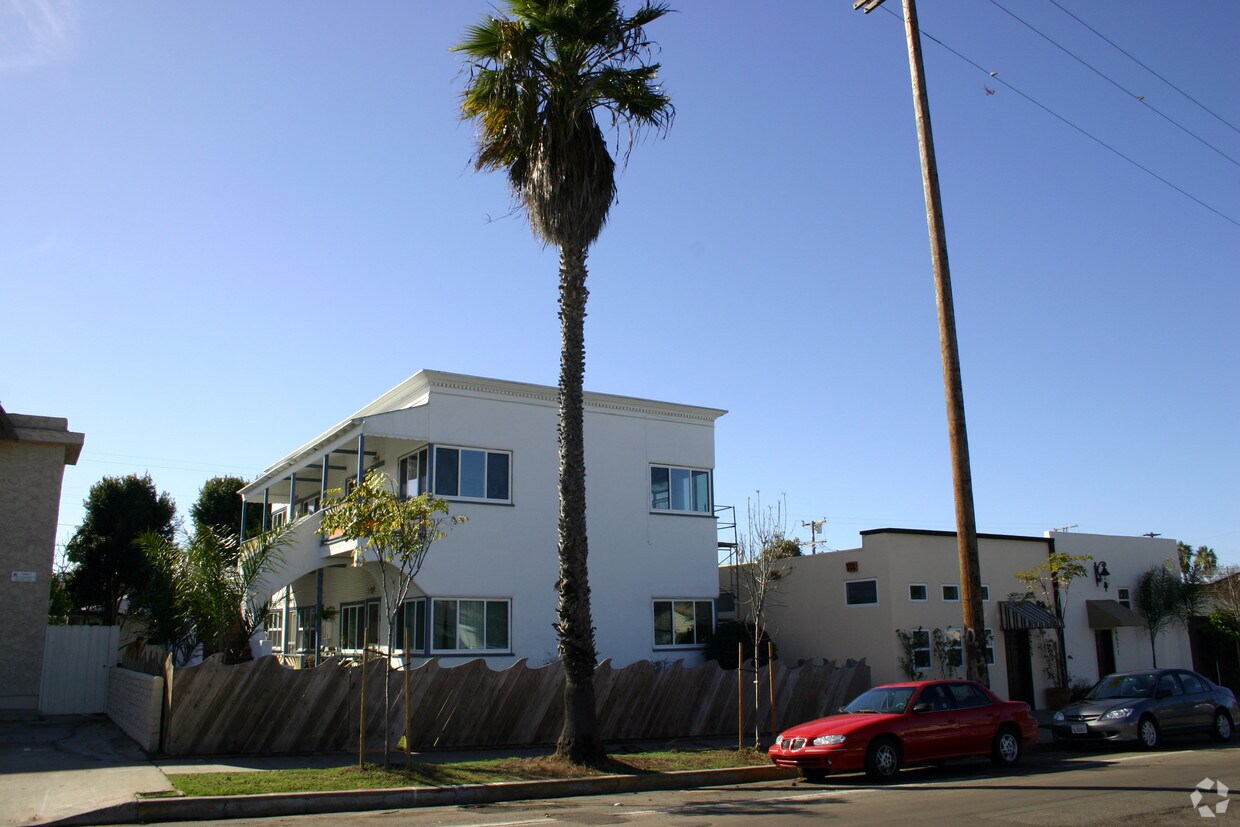 Primary Photo - Voltaire St Apts and Market