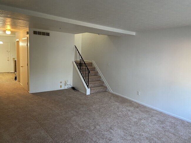 Building Photo - 1790 Cromwell Dr