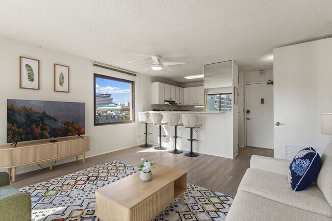 Building Photo - 2140 Kuhio Ave