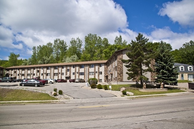 Building Photo - Westridge Apartments - Located just a few blocks from the MSU campus!