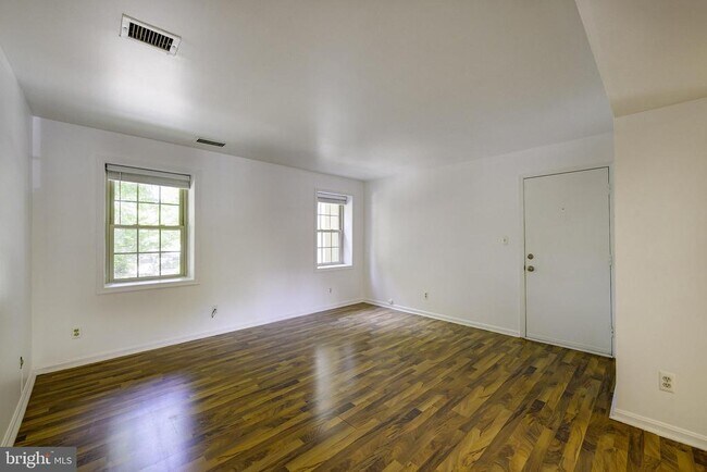 Foto del edificio - 1403 E Abingdon Dr