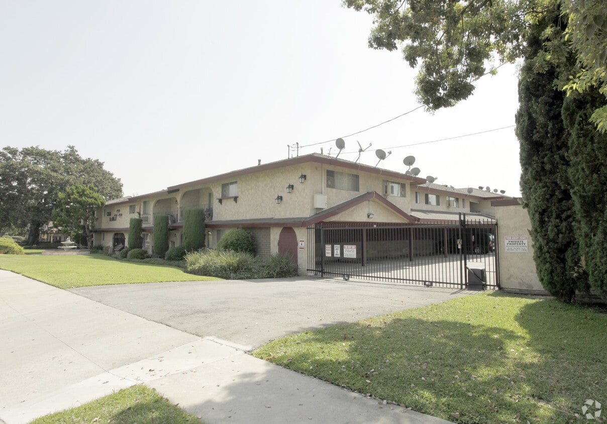 Primary Photo - Casa De Arco