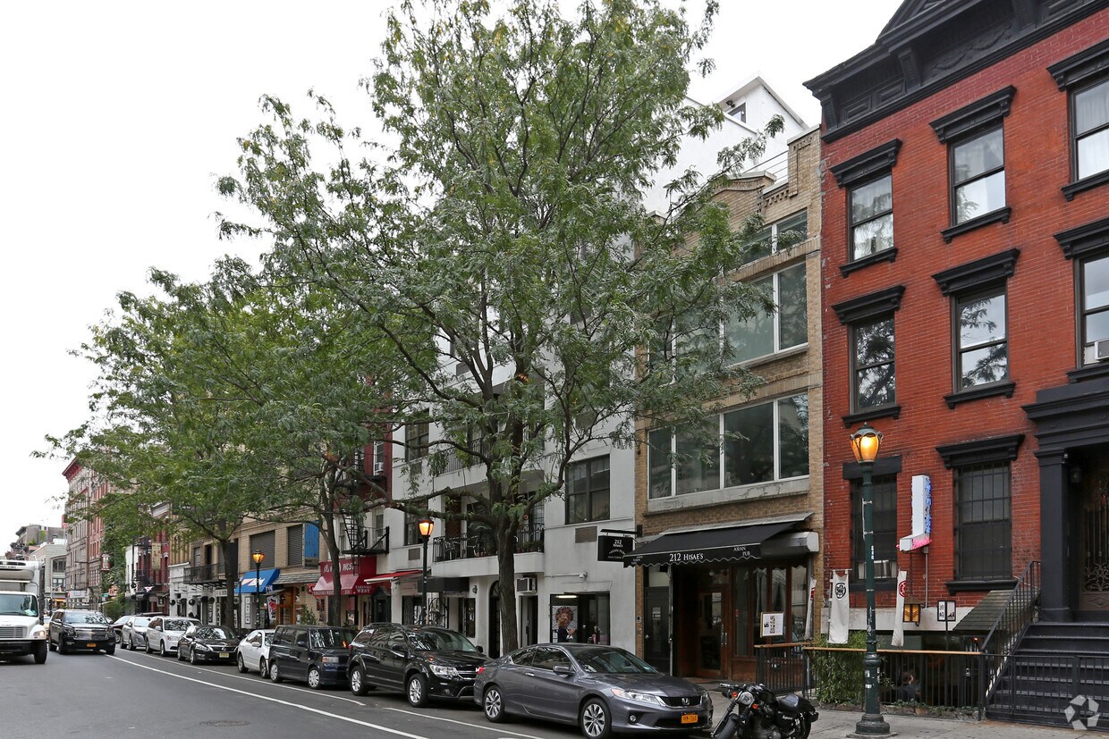 Primary Photo - 214-216 E 9th St