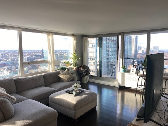 Living Room - 88 W Schiller St
