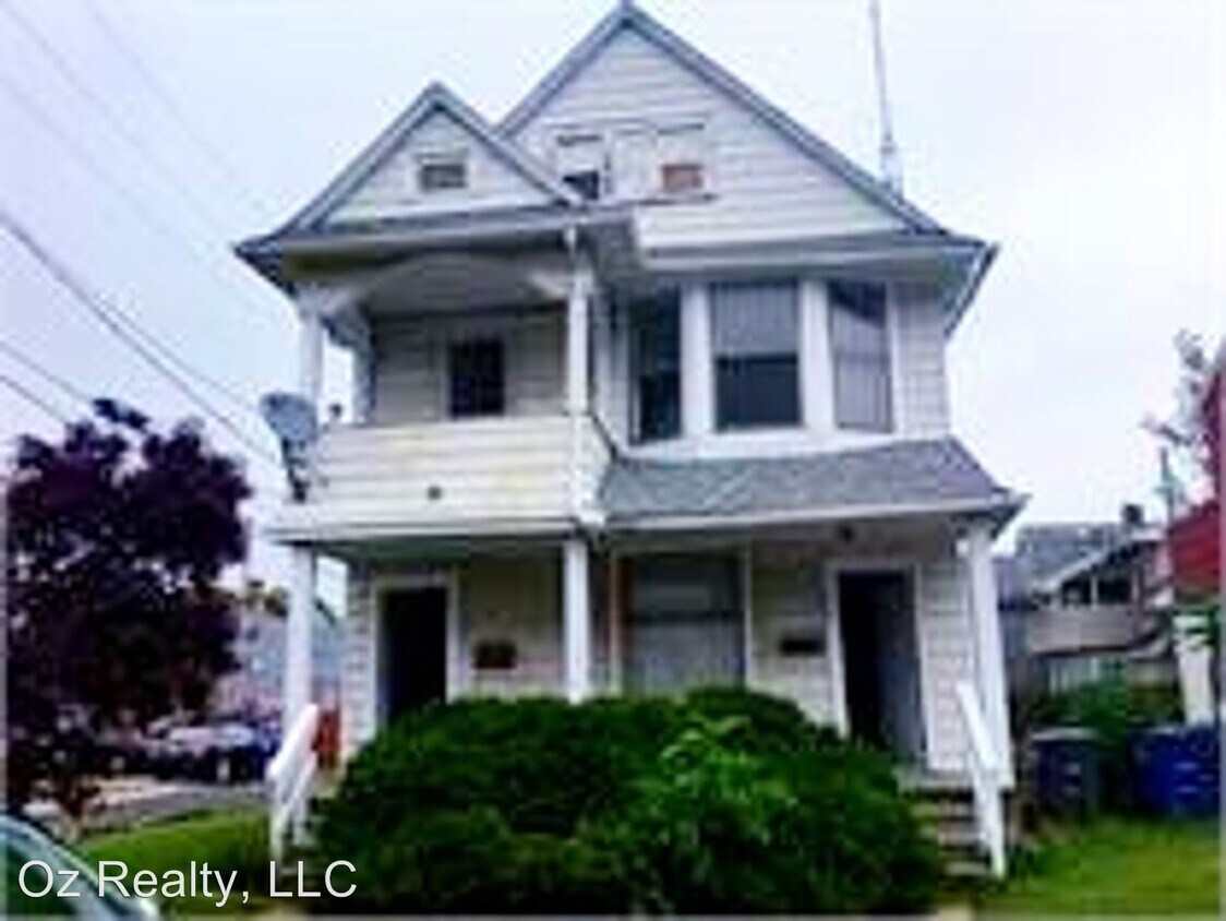 Primary Photo - 715 Main St