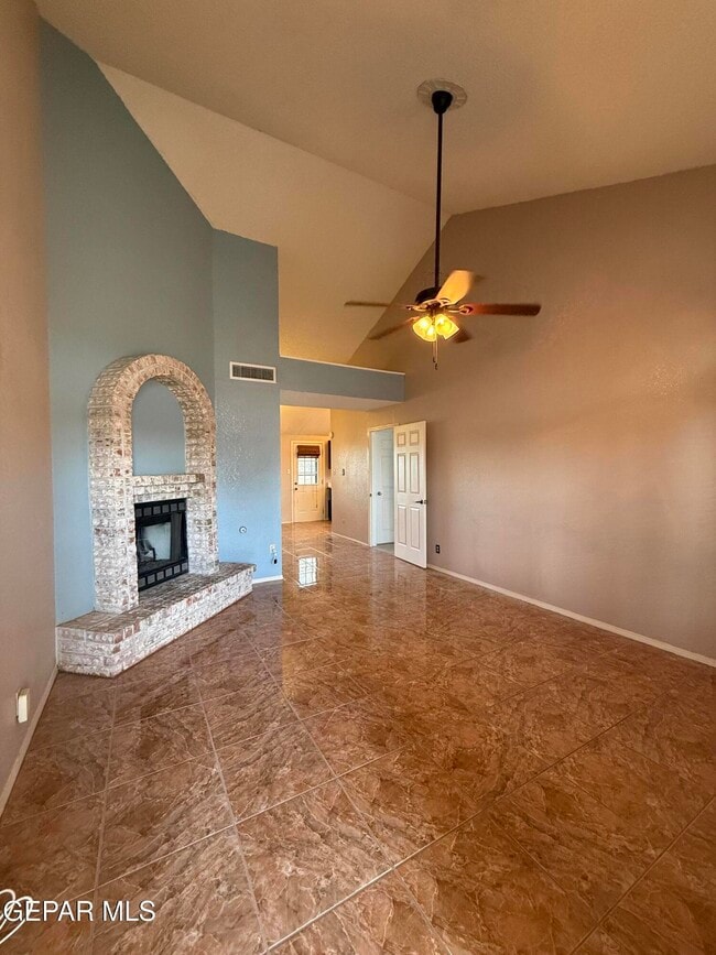 Building Photo - 15327 Woodhill Ct