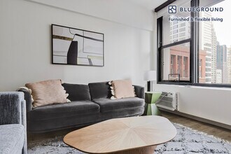 Building Photo - 21 E Chestnut St