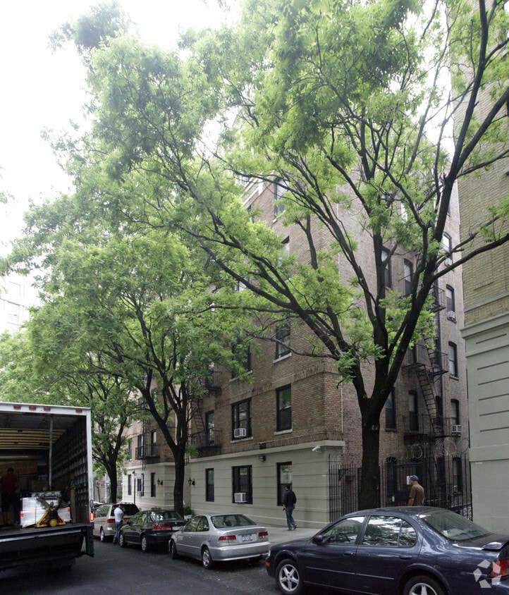 Building Photo - 709 W 169th St