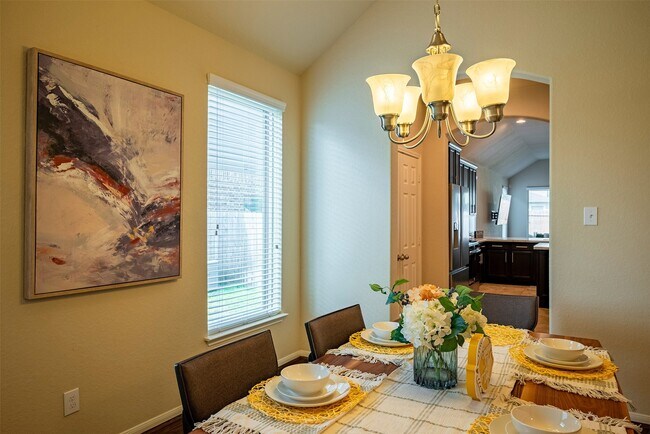 Foto del edificio - 4423 Hidden Oaks Wy