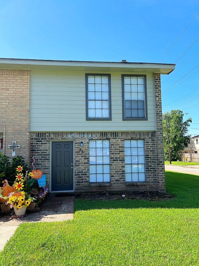 Building Photo - 2700 N 16th St