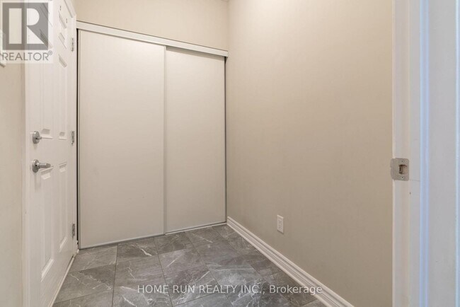Building Photo - 974 Kilbirnie Dr