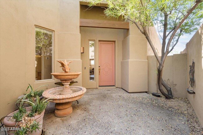 Foto del edificio - 9670 E Chuckwagon Ln