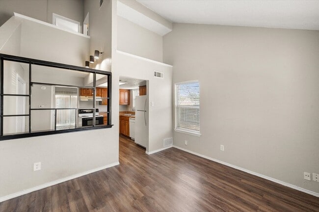 Building Photo - 311 Kings Way Dr