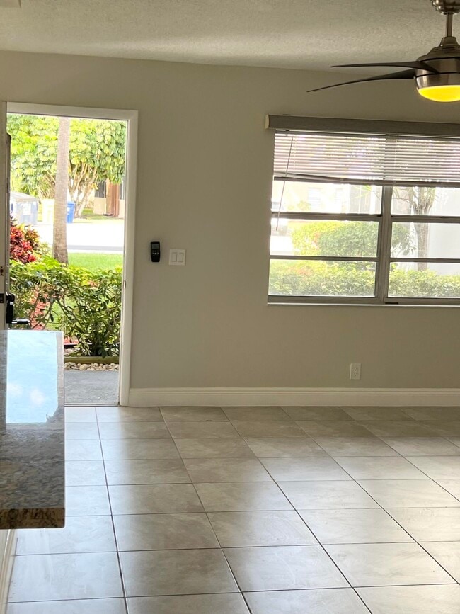 Foto del edificio - 150 Burgandy Way