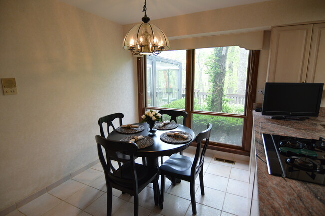 Foto del edificio - 30353 Dowell Rd