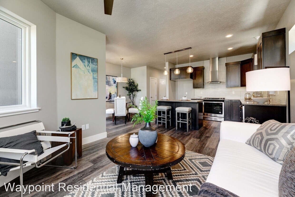 Foto principal - 3 br, 2.5 bath House - 323 E 36th St