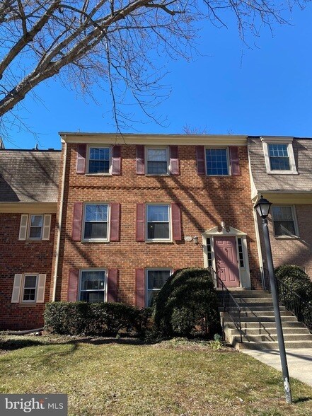 Foto del edificio - 6008 Westchester Park Dr